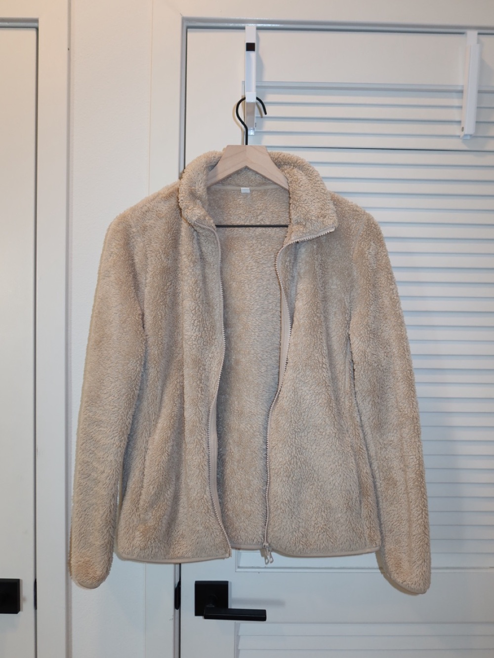 Uniqlo Plush Teddy Zip-Up Jacket in Beige
